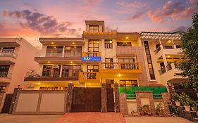Fabhotel The Everest 43